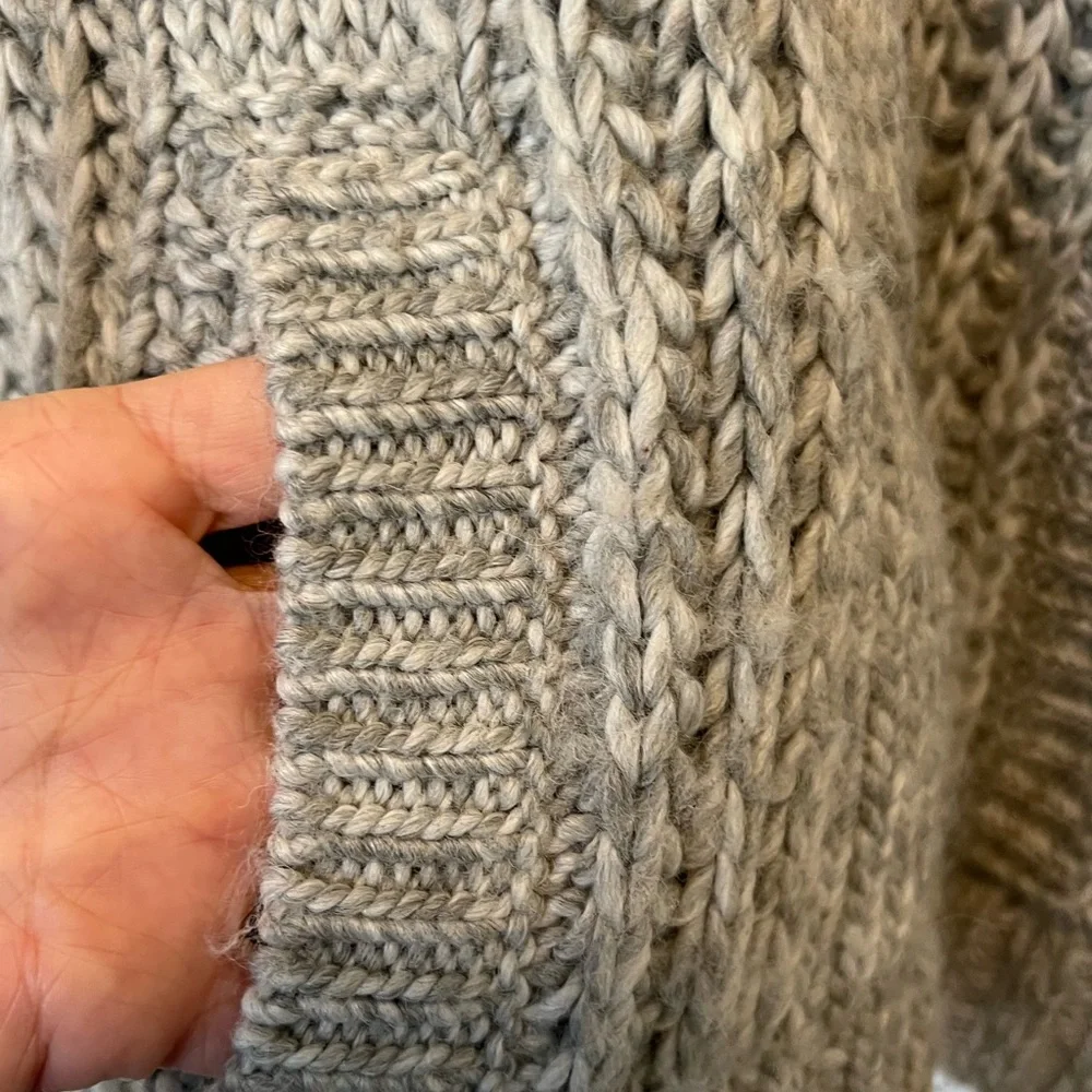 American Eagle Outfitters Gray Poncho Sweater Cableknit Cable Knit Button Size M - Picture 8 of 12